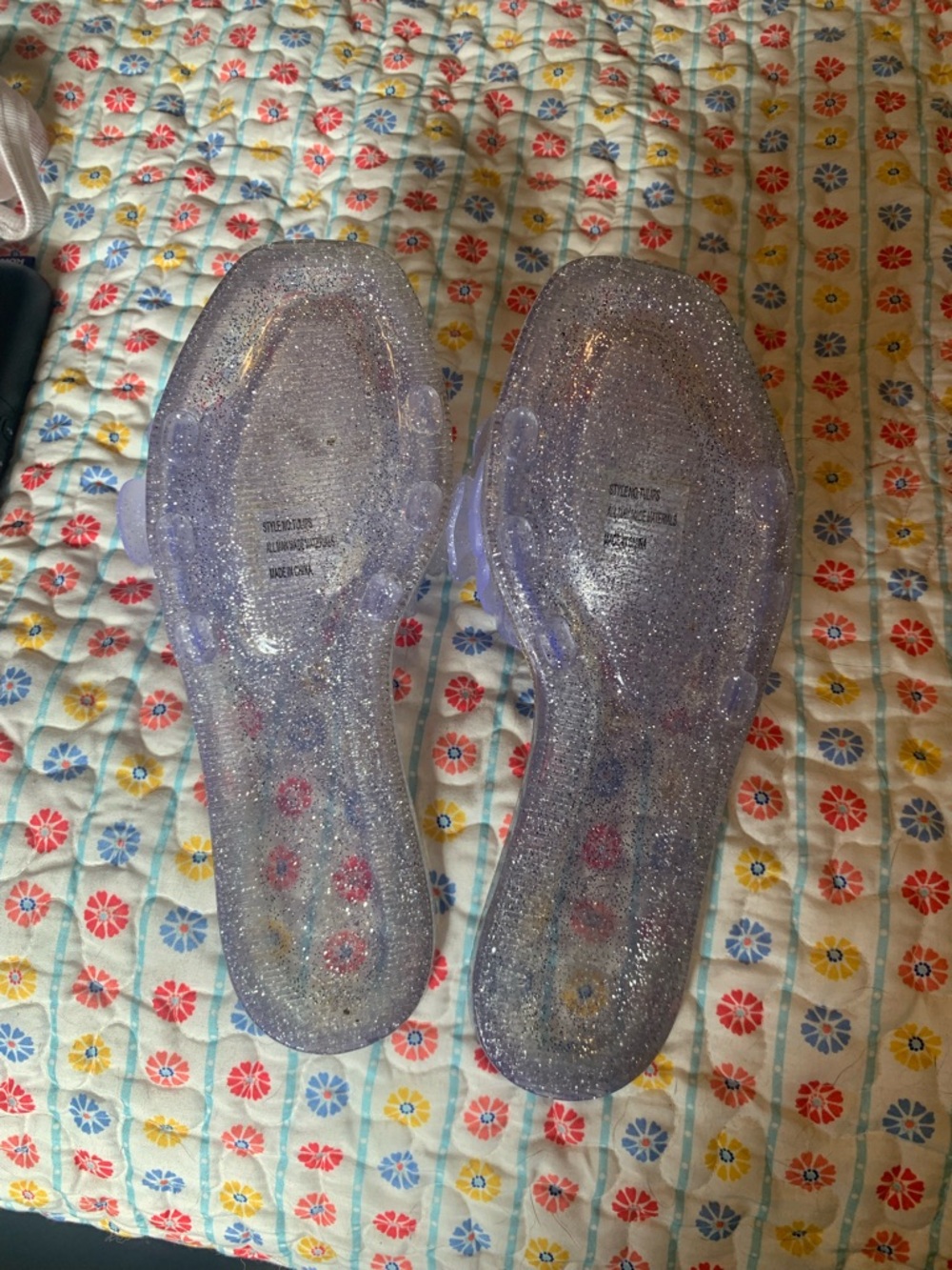 Clear Glitter Ruffle Slide Sandals Rouge - Picture 4 of 5
